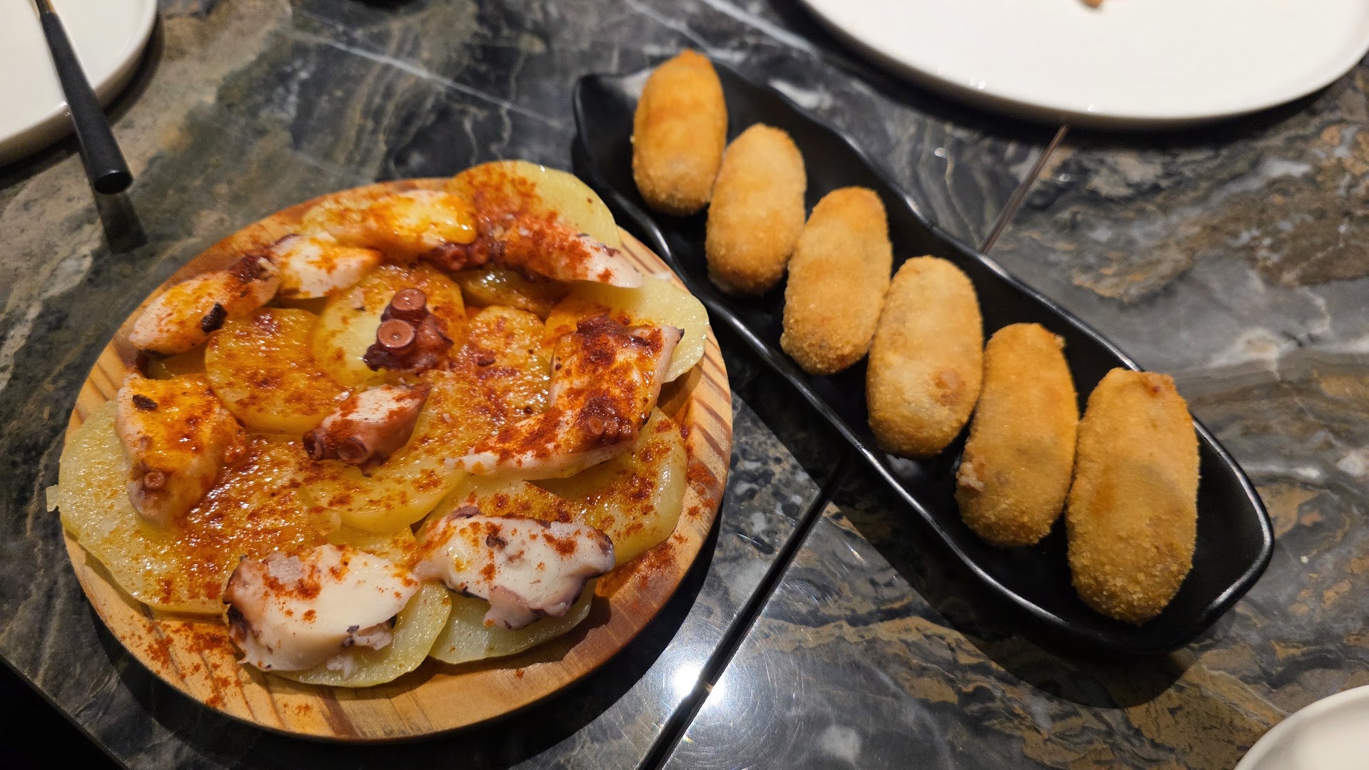 ONE BISTRÒ - Tapas & Lounge
