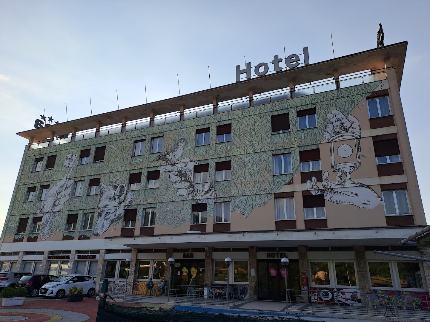 Optical Bar & Risto' dell'Arca Street Art Hotel
