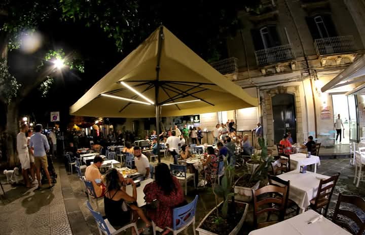 Optuyia. Restaurant..lounge bar..caffe..pizzeria...