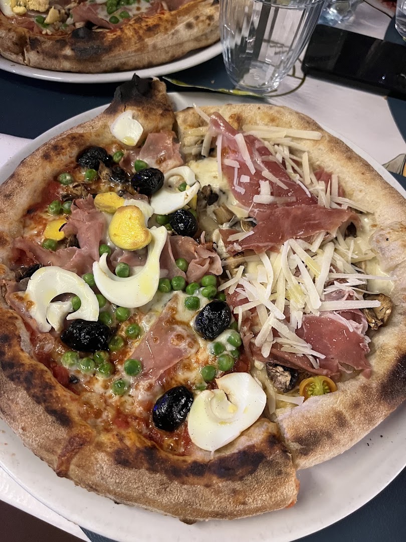 Optuyia. Restaurant..lounge bar..caffe..pizzeria...
