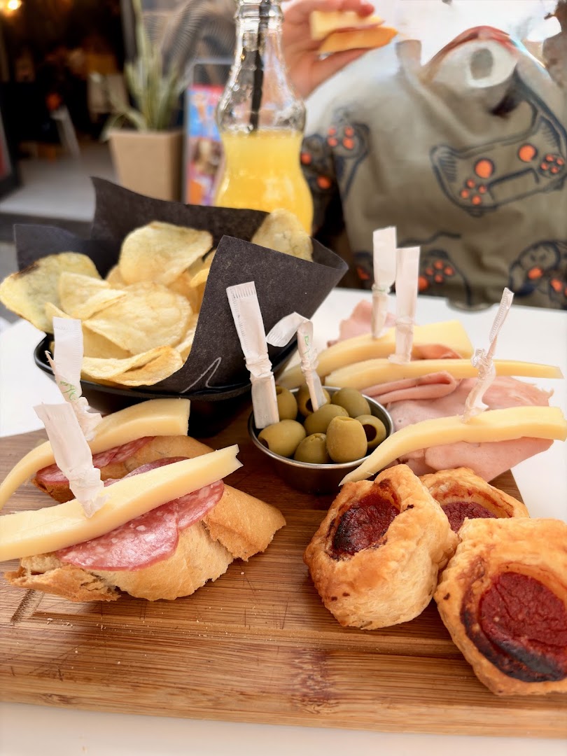 Orange lounge bar & bistrot