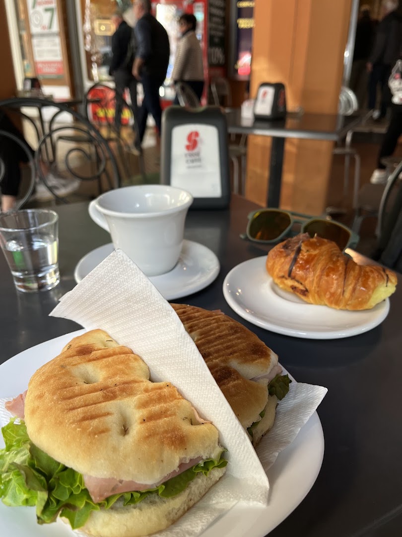 Oro Panzerotto Cafe
