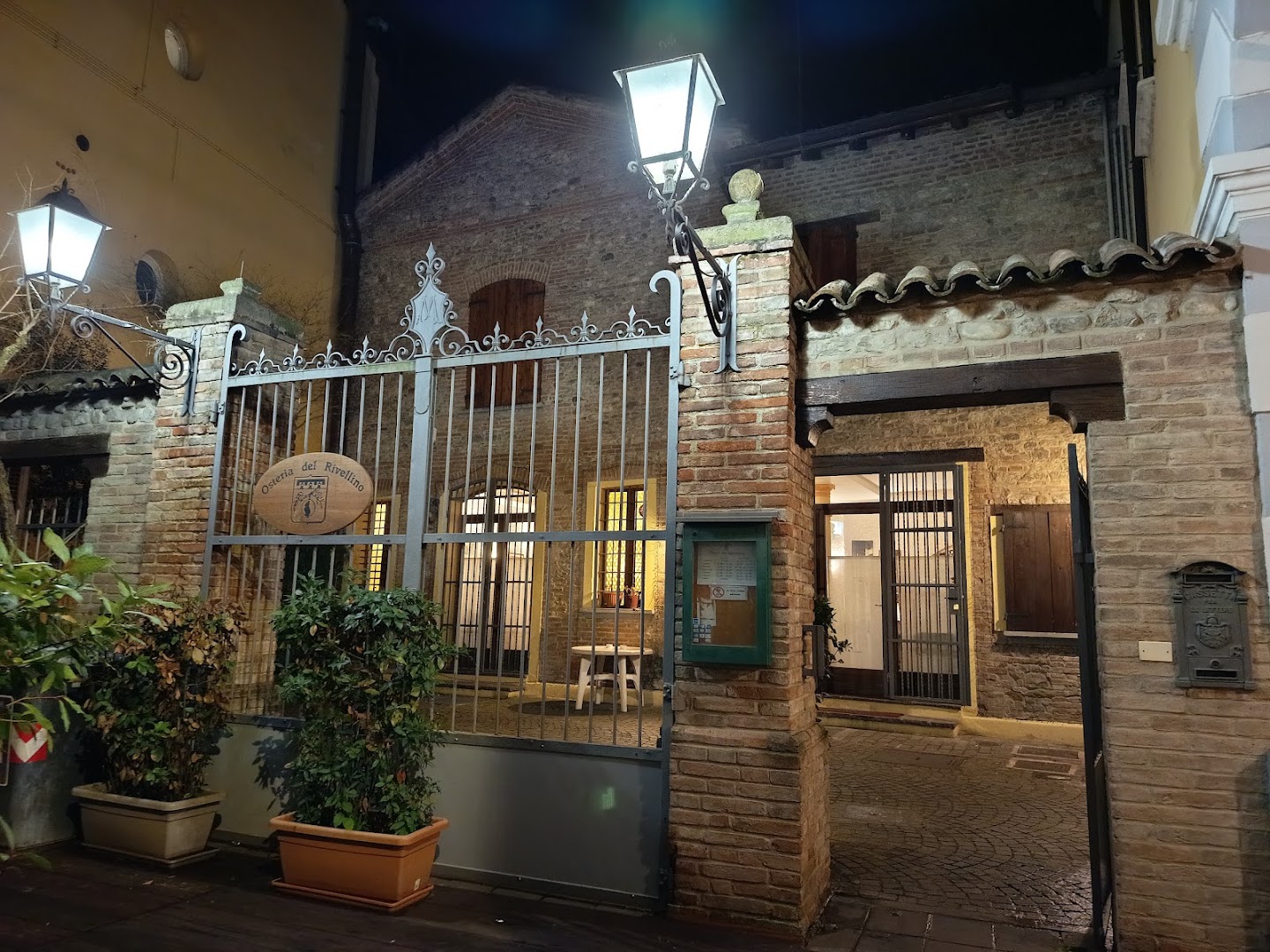 Osteria del Rivellino