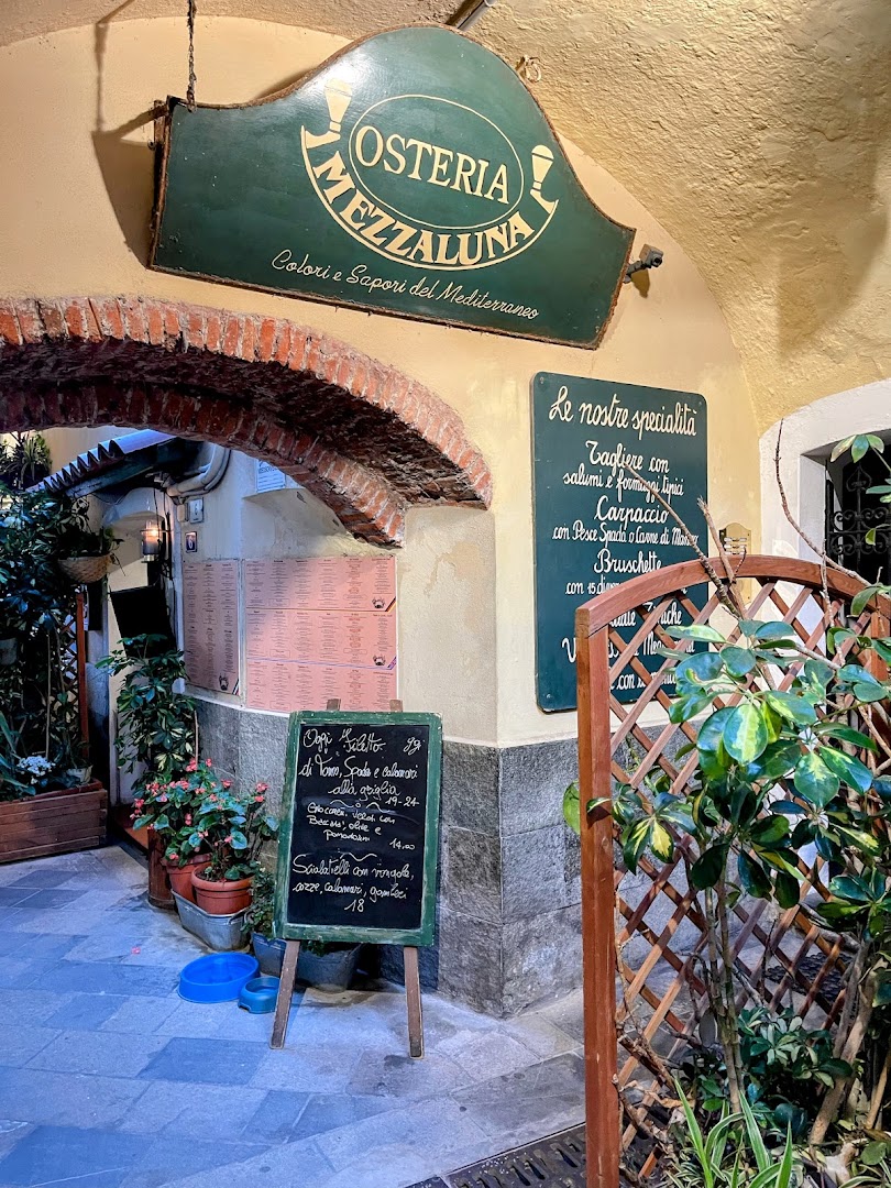 Osteria Mezzaluna