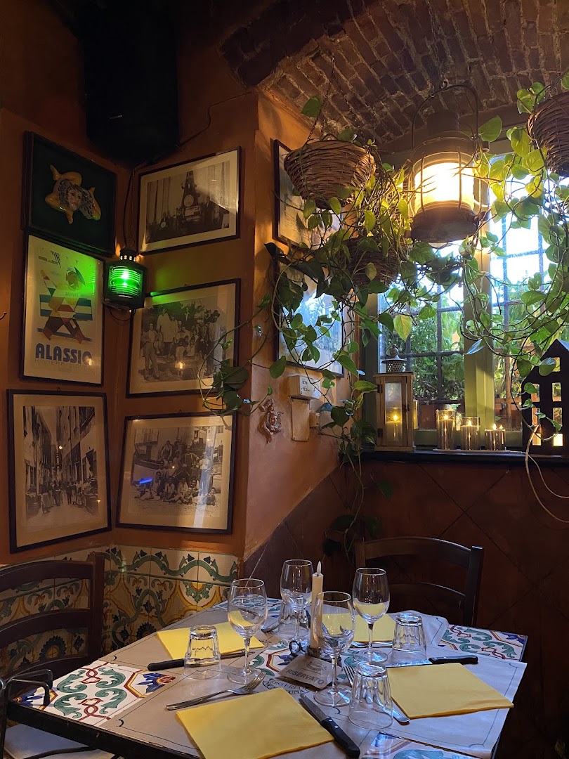Osteria Mezzaluna
