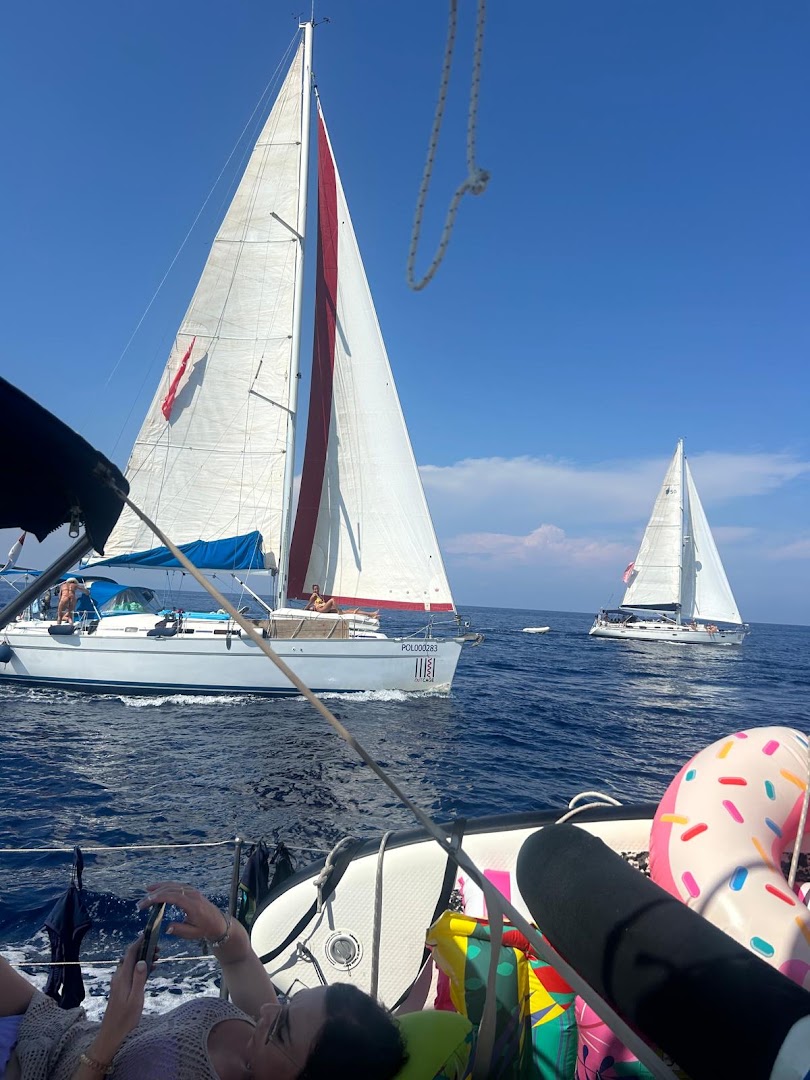 Outcage Sailing Yacht