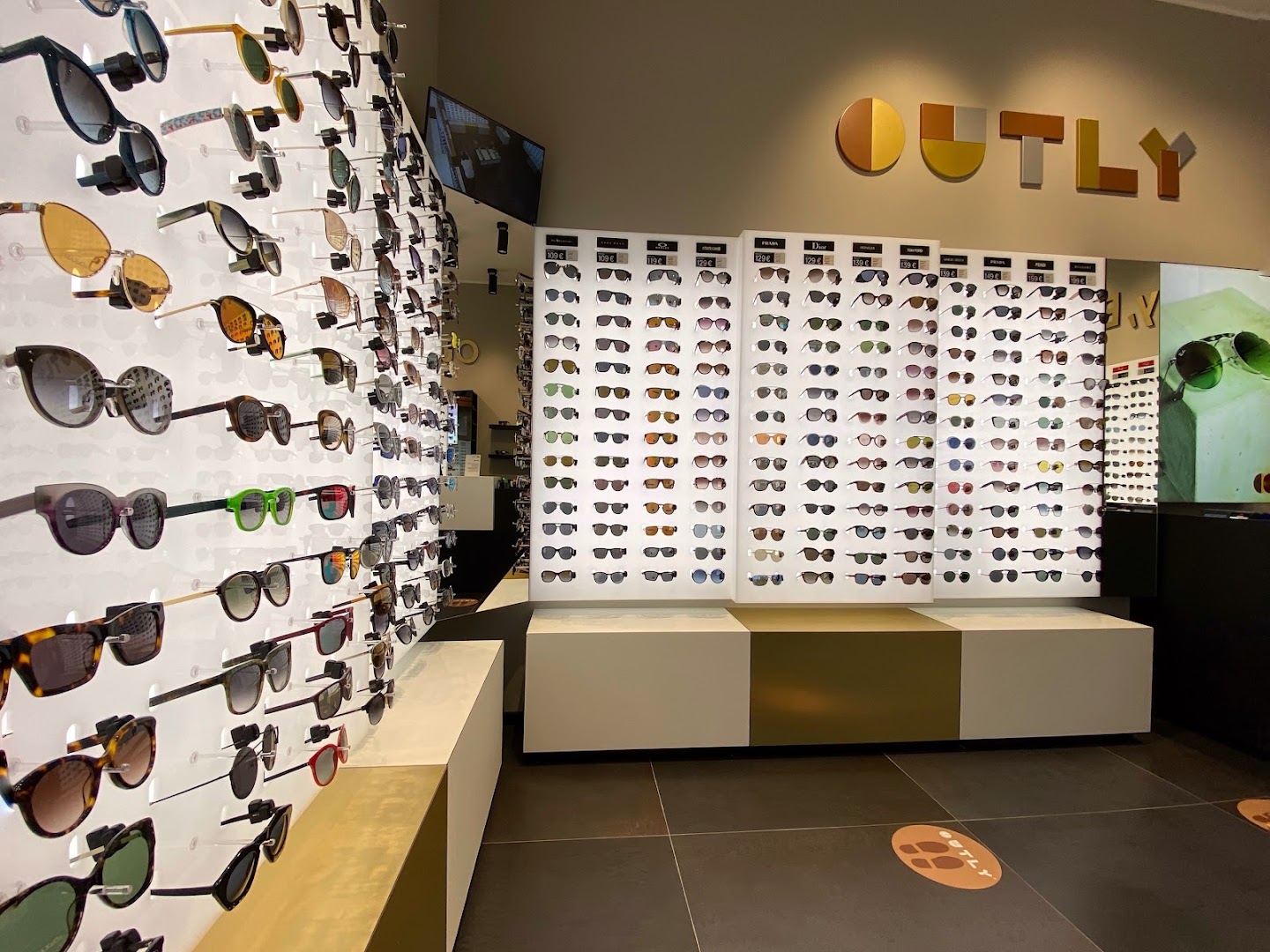 OUTLY - Brugnato 5Terre Outlet Village, Brugnato