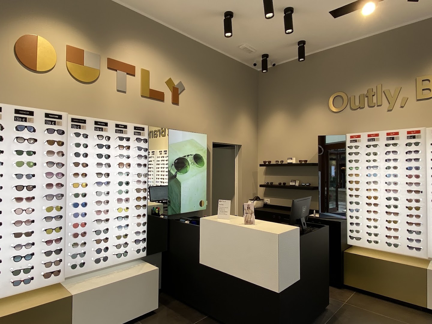 OUTLY - Brugnato 5Terre Outlet Village
