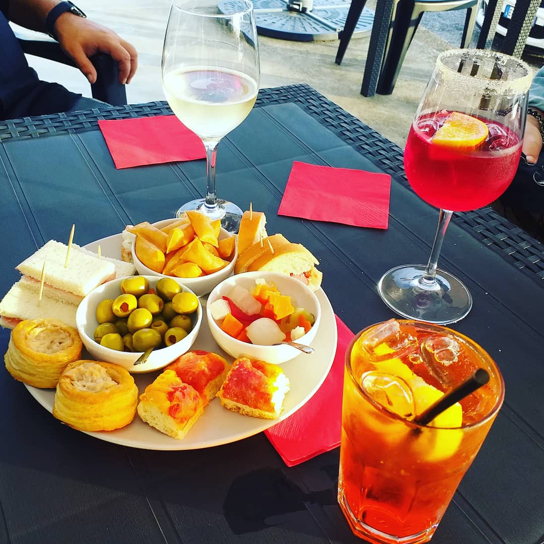 OUTSIDE Bar