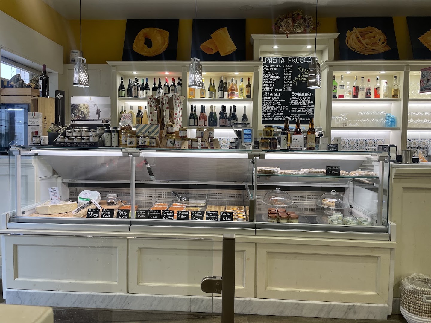 Ova e Farina: Produzione Pasta Fresca, Ristorante e Gastronomia
