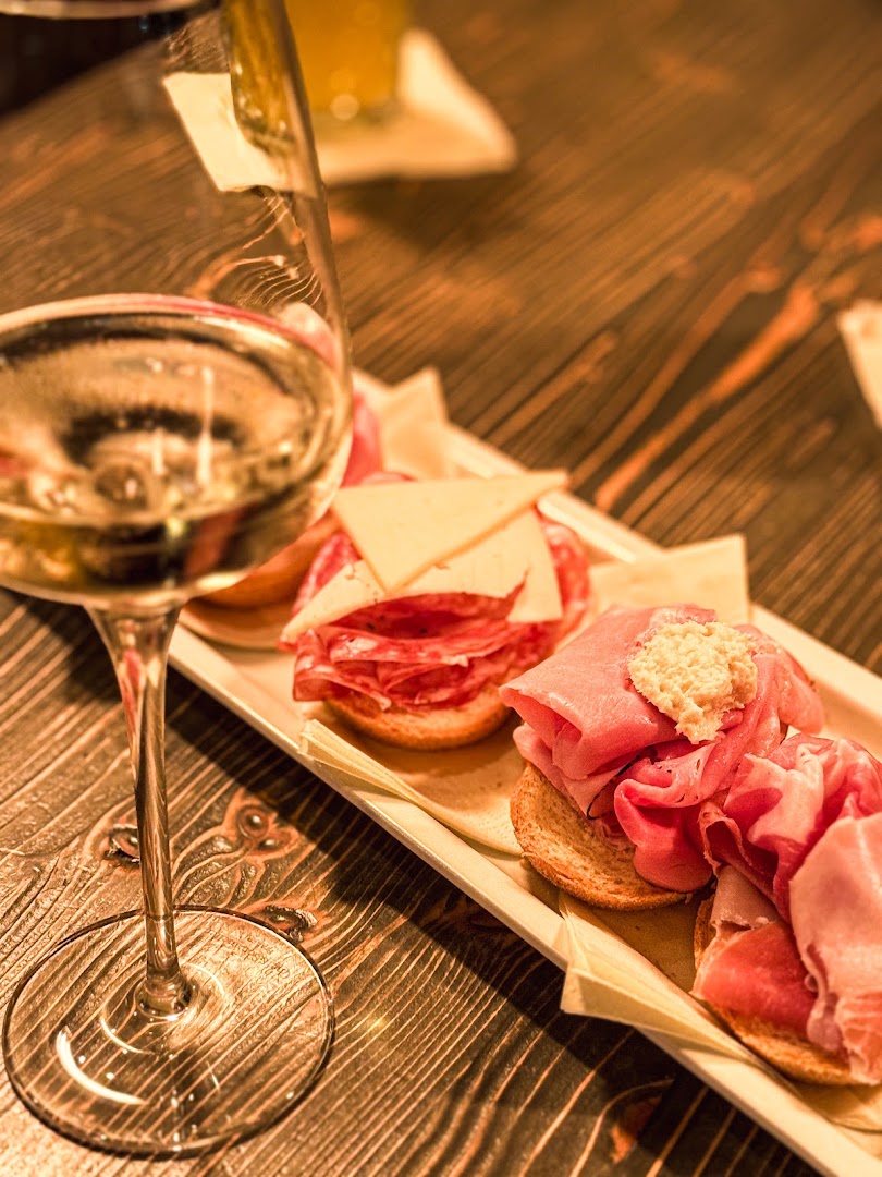 Ovest - Vino, Drink & Cucina