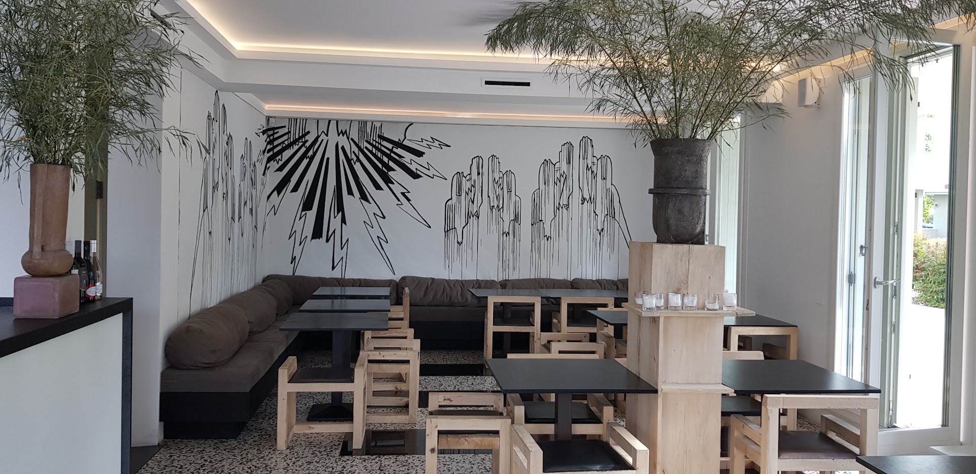 Owenscorp Bar / Vintage cafe