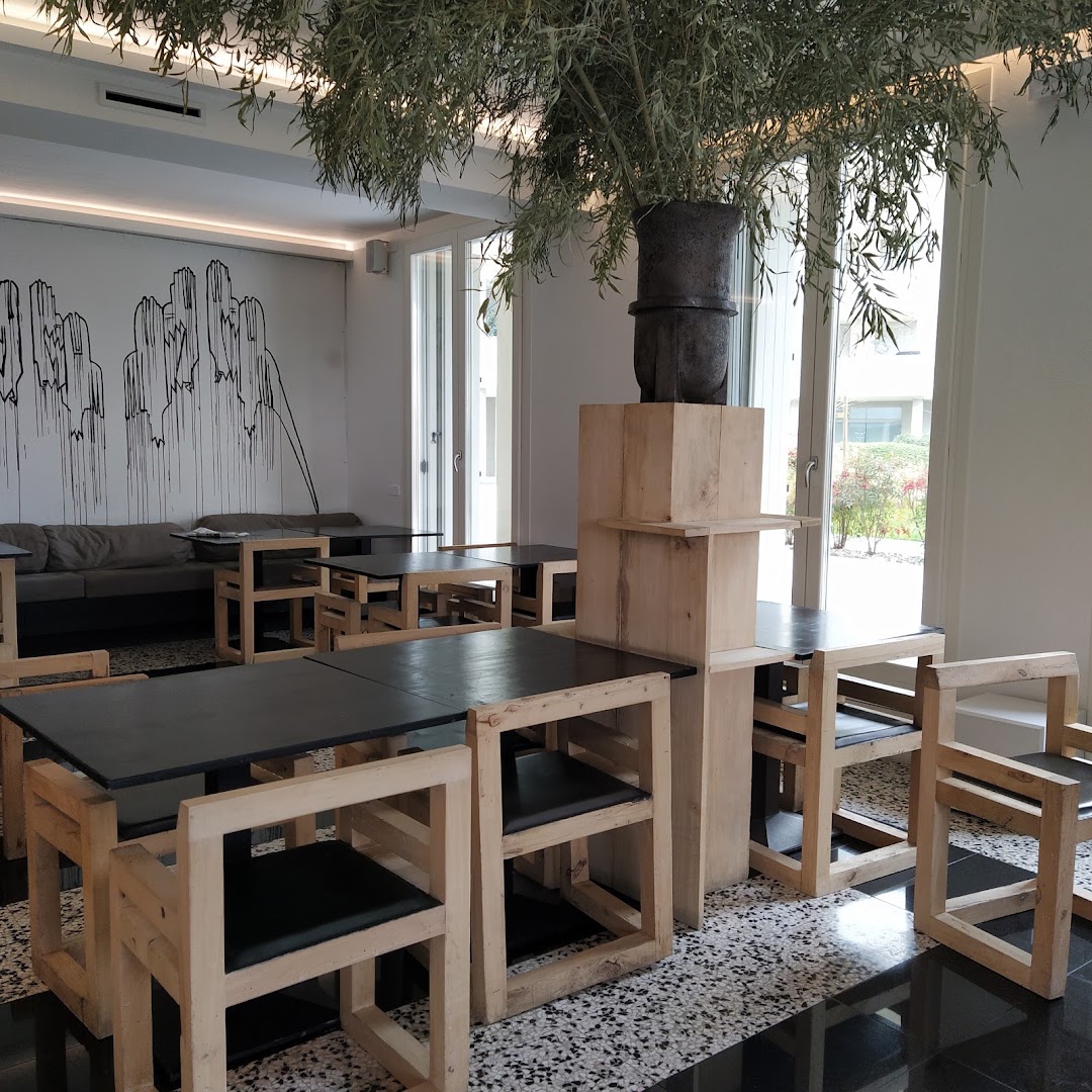 Owenscorp Bar / Vintage cafe