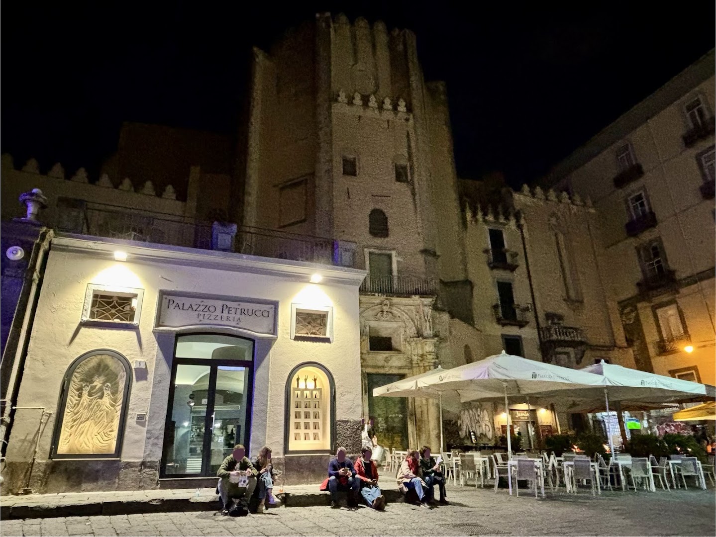 Palazzo Petrucci Pizzeria, Napoli