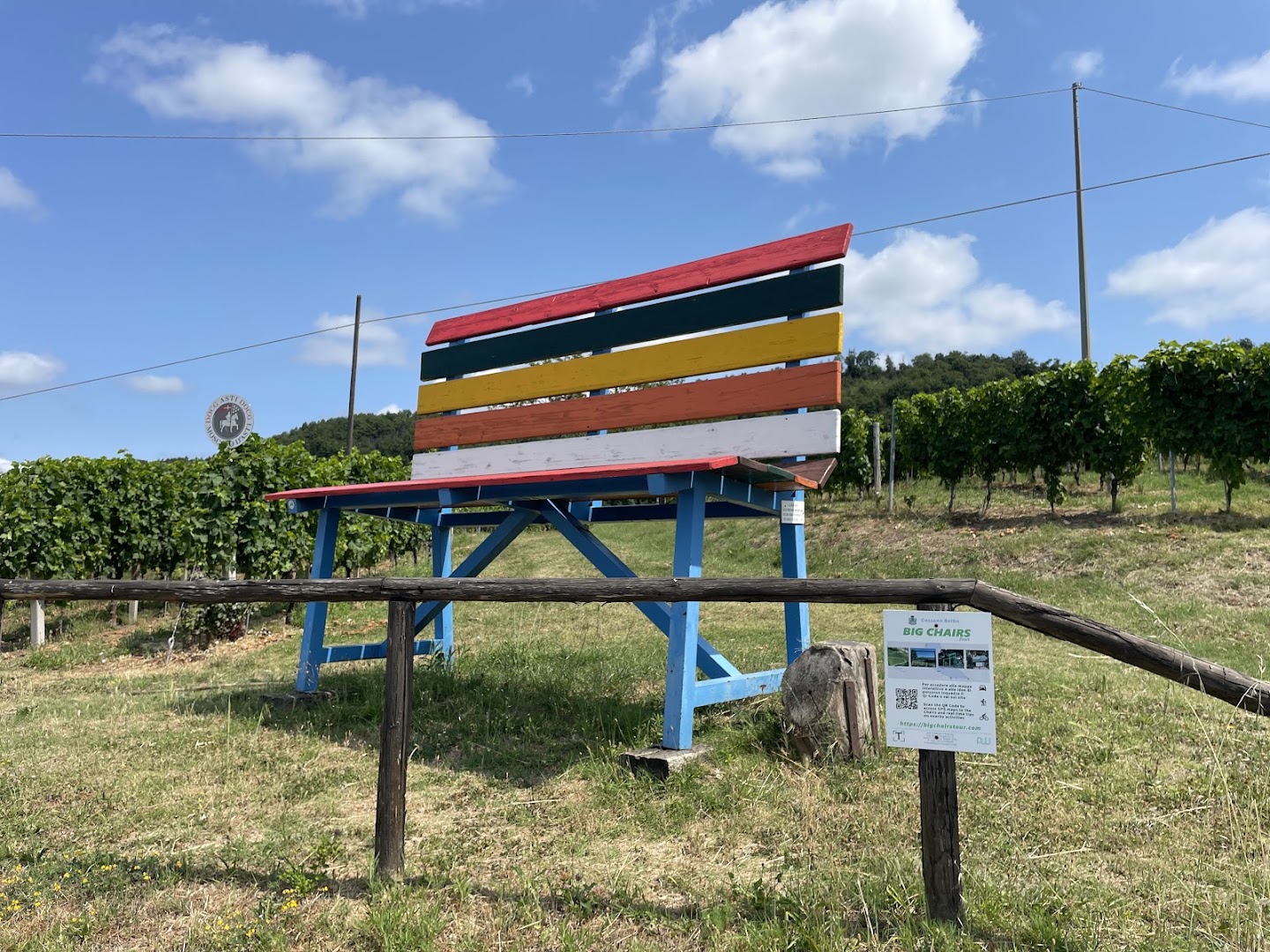 Panchina gigante dell'arcobaleno, Cossano Belbo