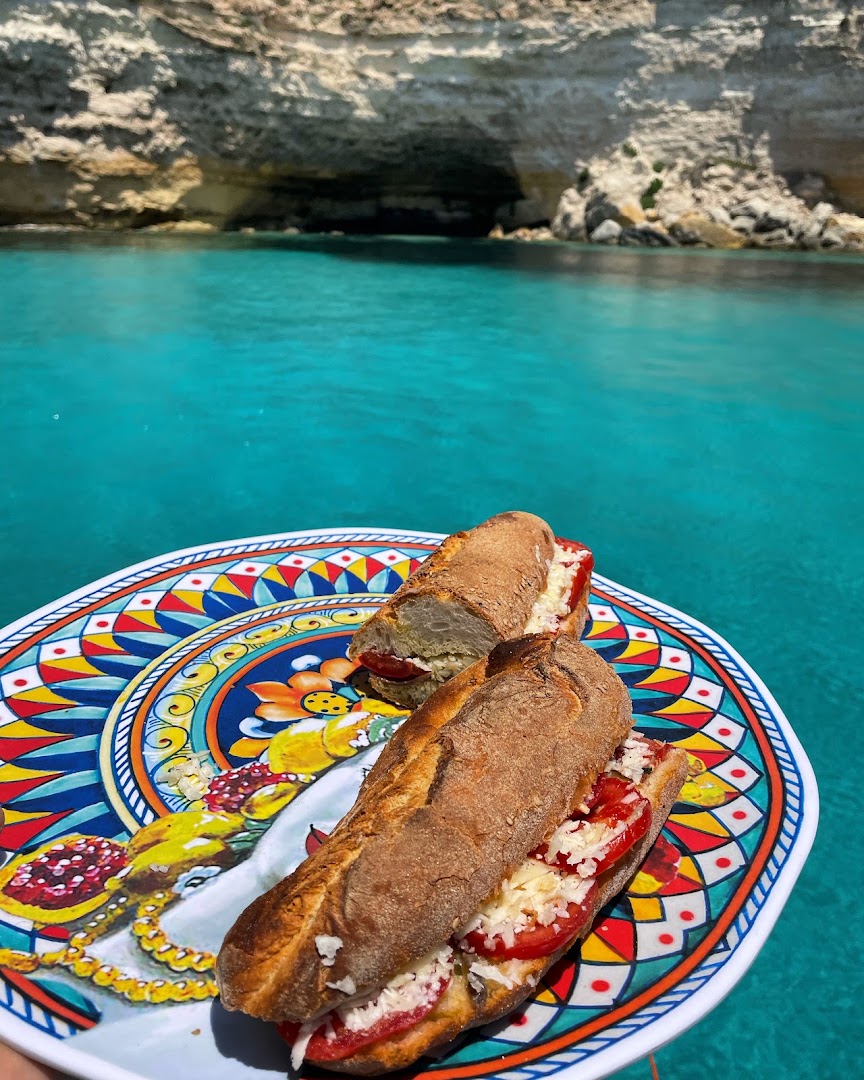 Pani cunzatu BAR SANTUZZA aperitivi lampedusa, Porto nuovo