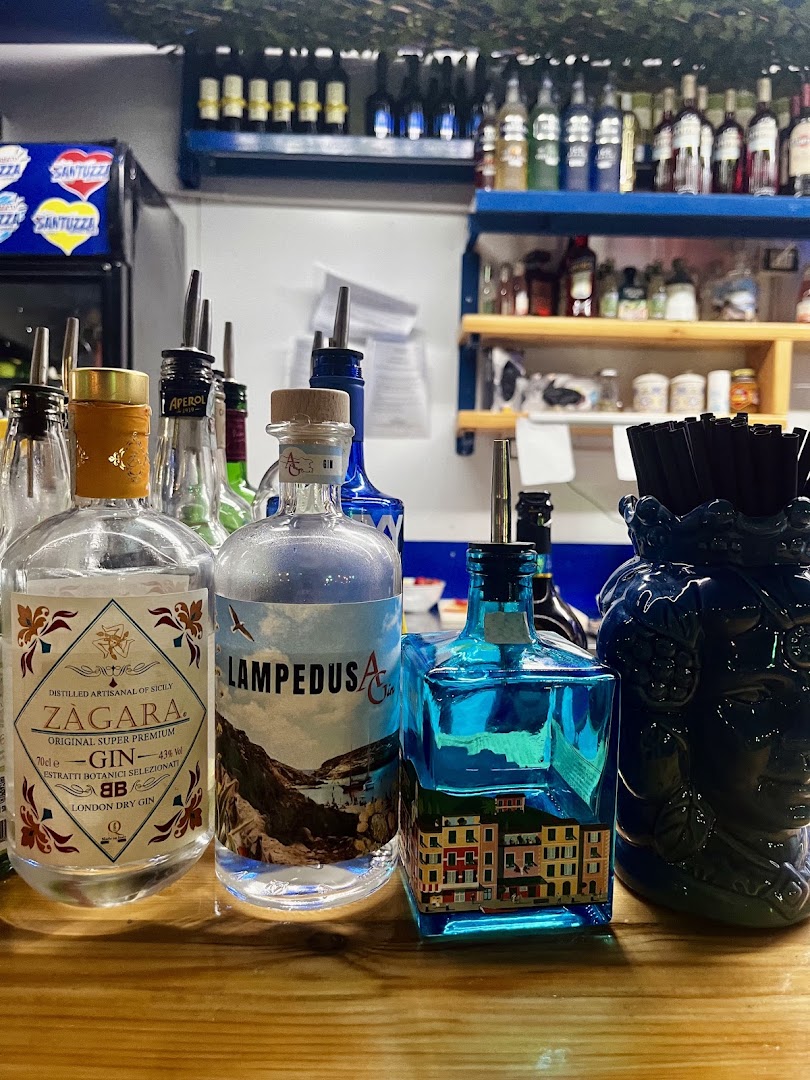 Pani cunzatu BAR SANTUZZA aperitivi lampedusa, Porto nuovo