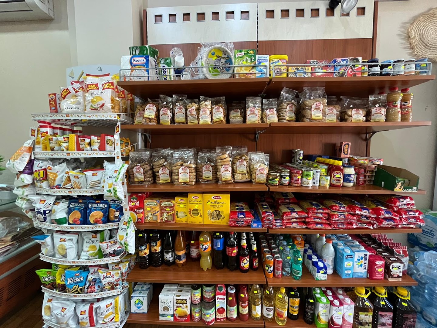 Panificio rosticceria gastronomia latticini Dolce Forno, Latiano