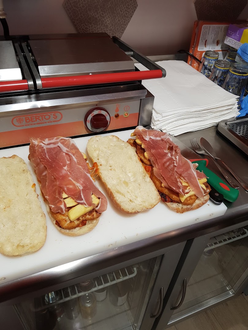 PANINHOUR