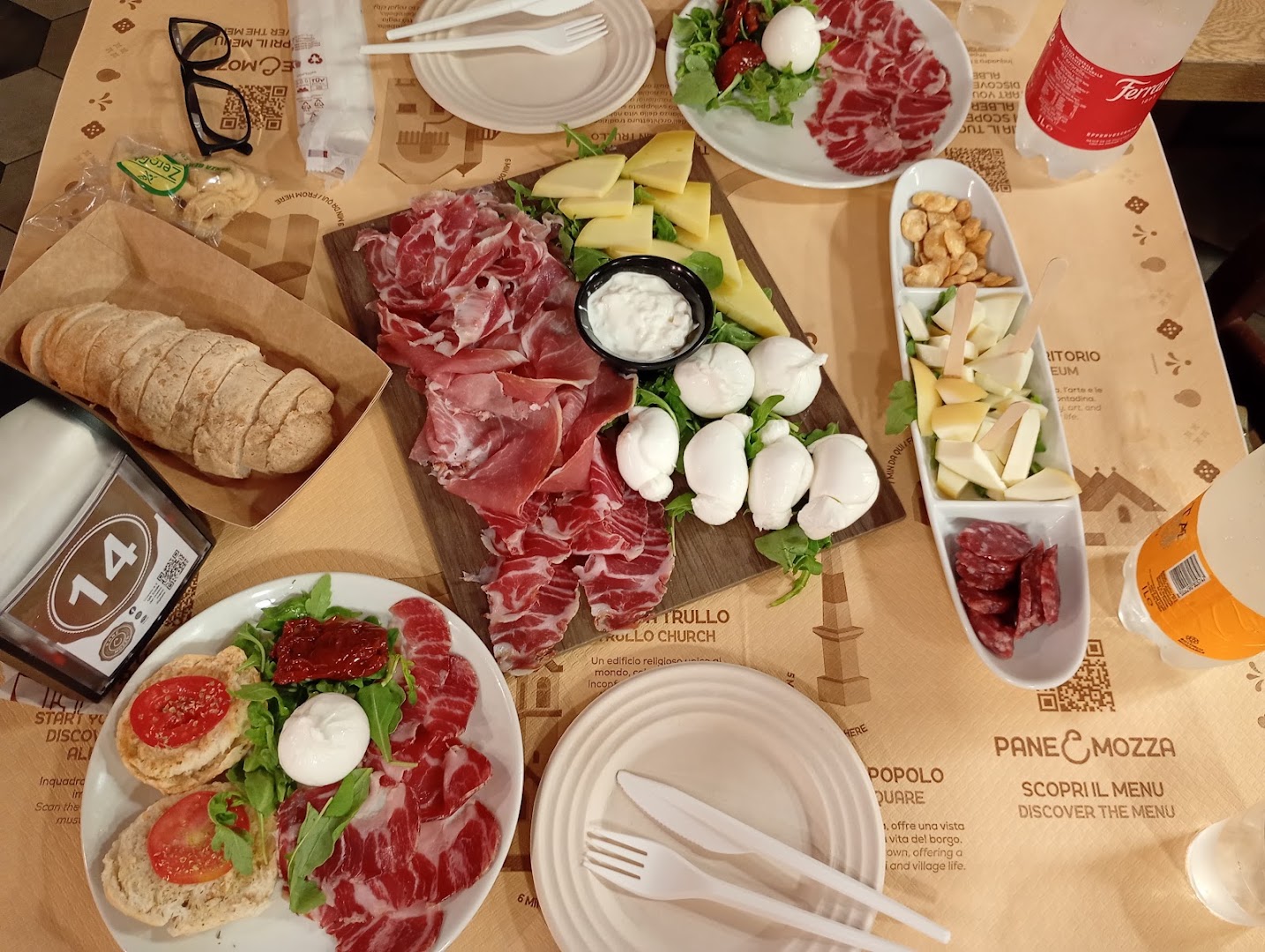 Paninoteca Pane e Mozza - casari e salumieri