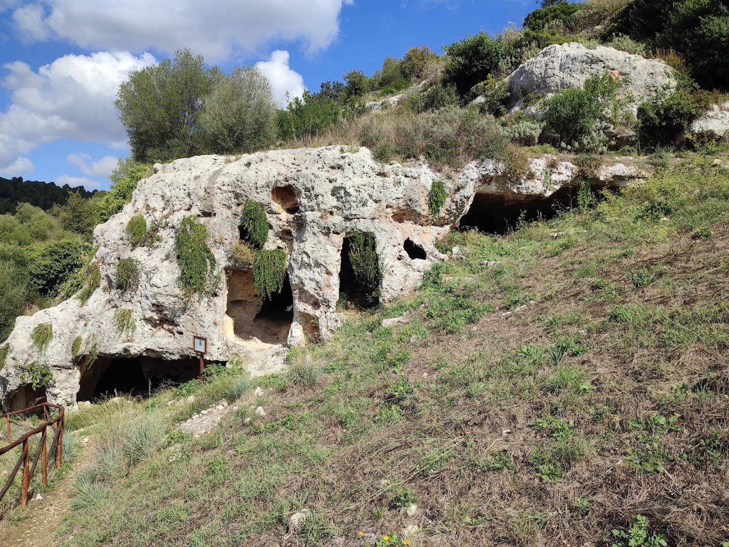 Pantalica - Valle dell'Anapo lato Sortino