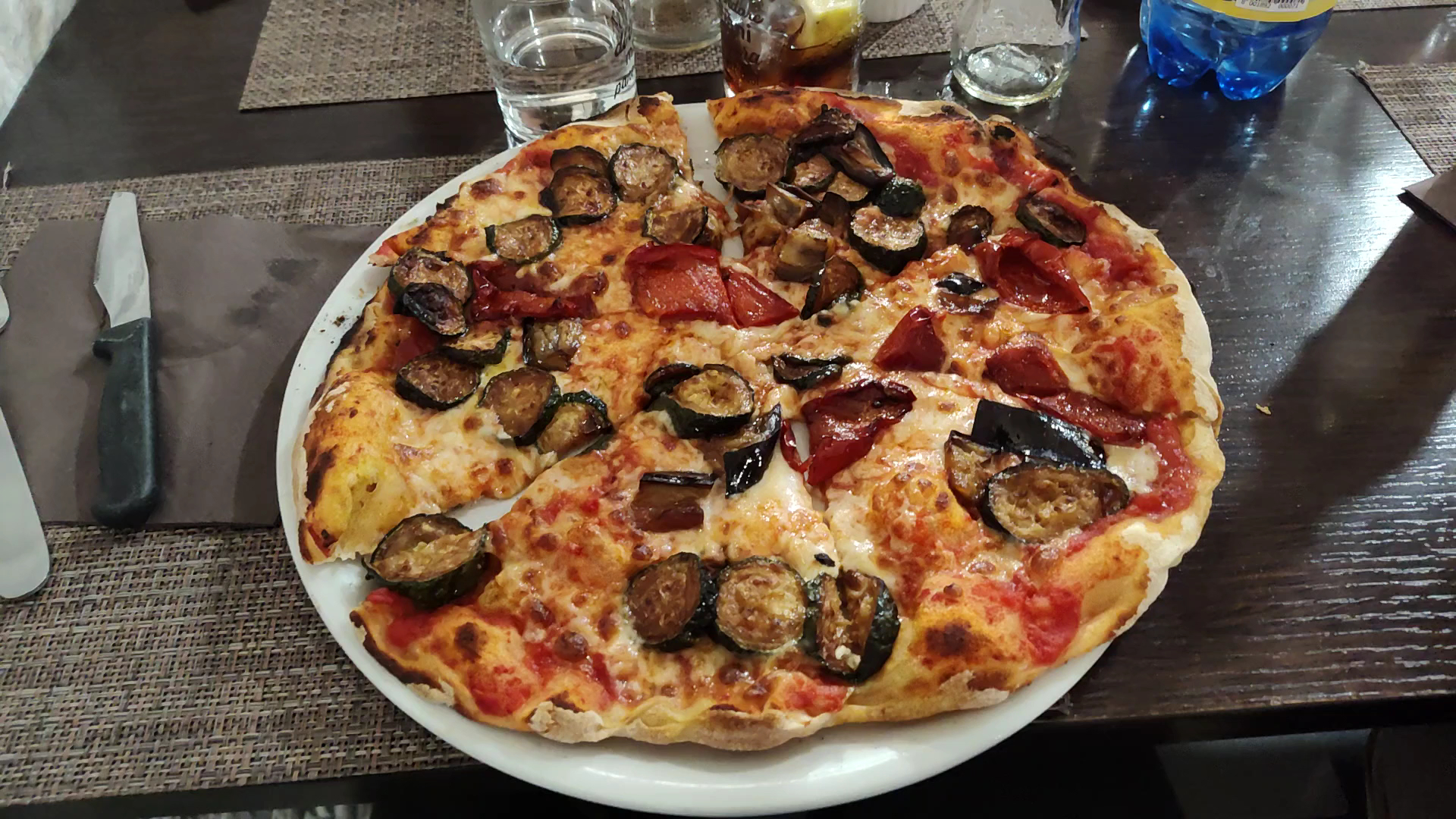 Papero Giallo Tavola Calda Pizzeria