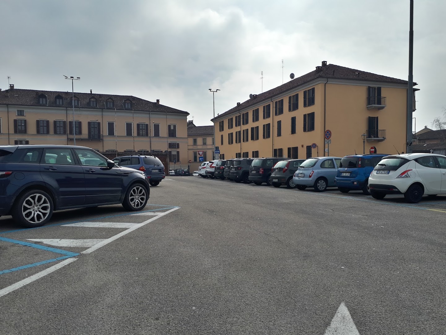 Parcheggio | Piazza Lavezzeri Roberto