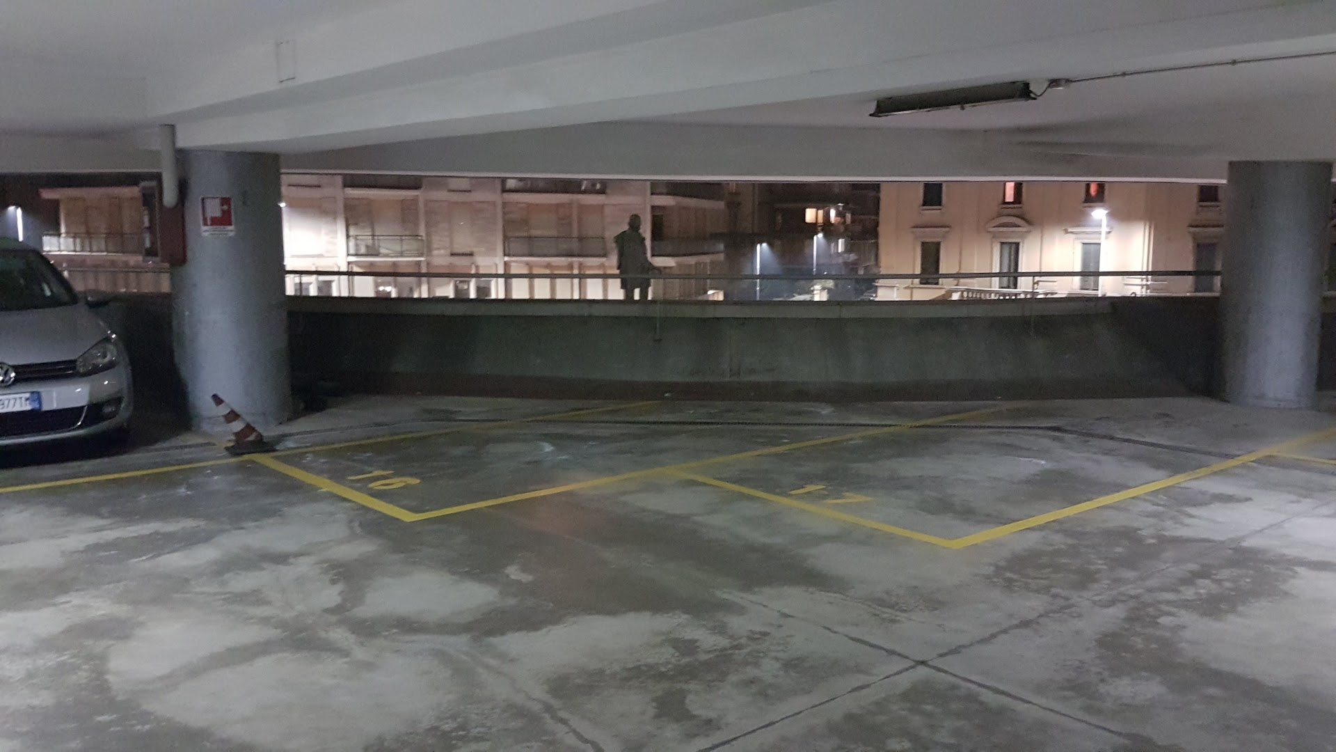 PARCHEGGIO Tribunale - Rotonda Dei Mille - Trattoria Caprese