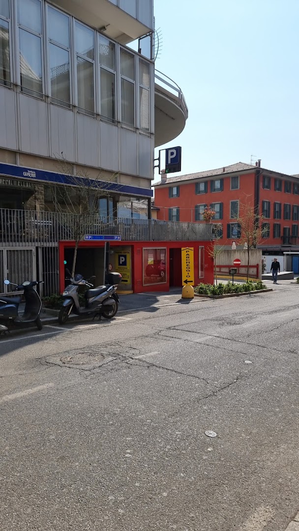 PARCHEGGIO Tribunale - Rotonda Dei Mille - Trattoria Caprese