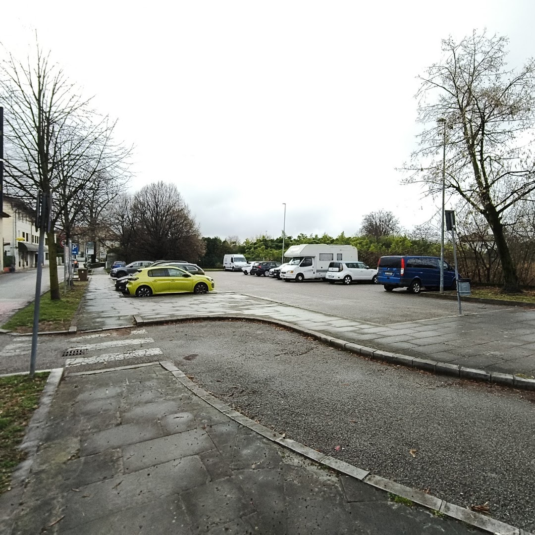 Parcheggio via Maggiore