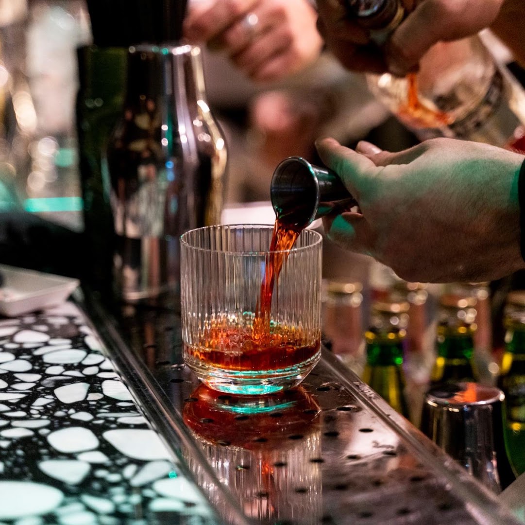 Parentesi Concept Bar