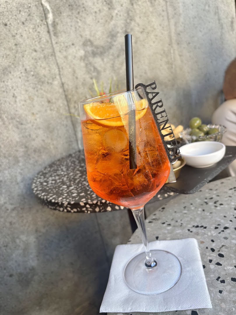 Parentesi Concept Bar