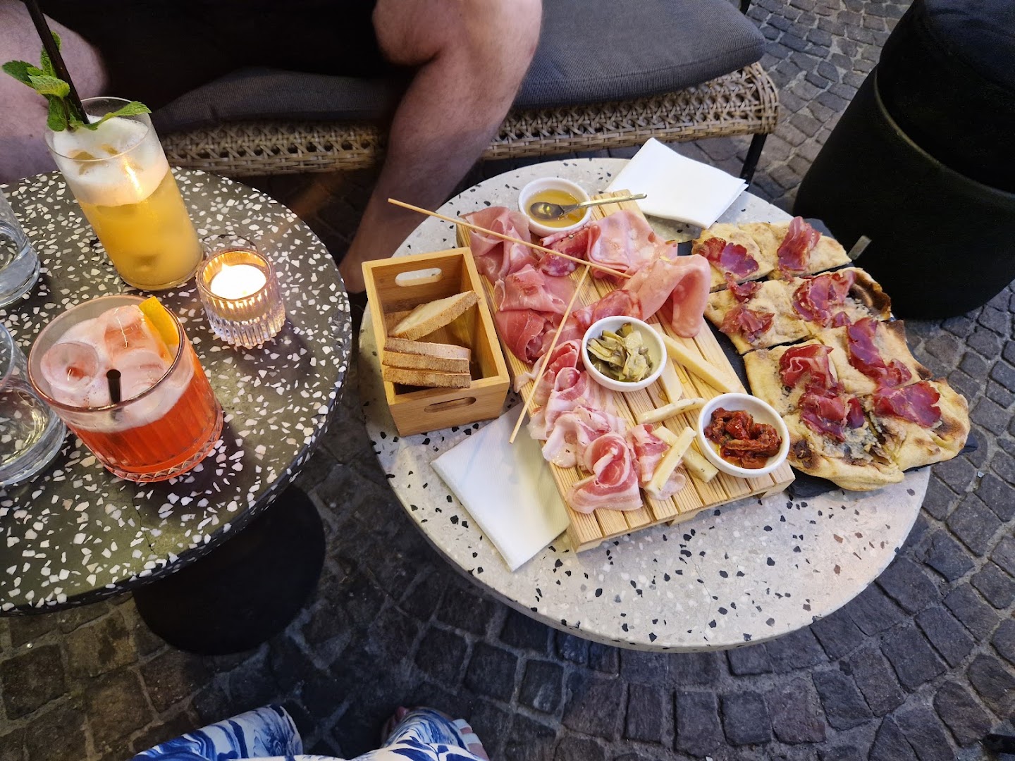 Parentesi Concept Bar