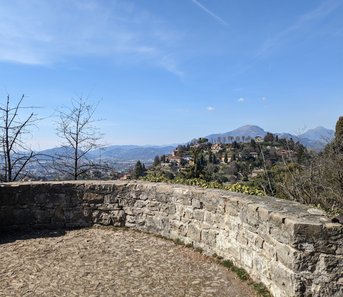 Passaggio Nelle Mura Del Castello Di San Vigilio
