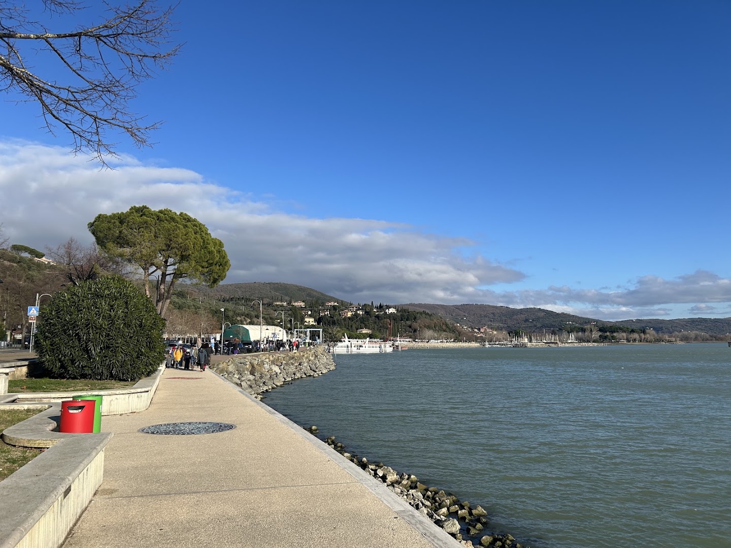 Passeggiata lungolago