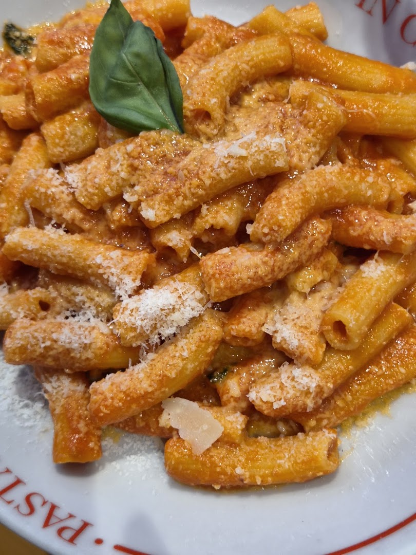 Pasta in Corso Pantheon, Roma
