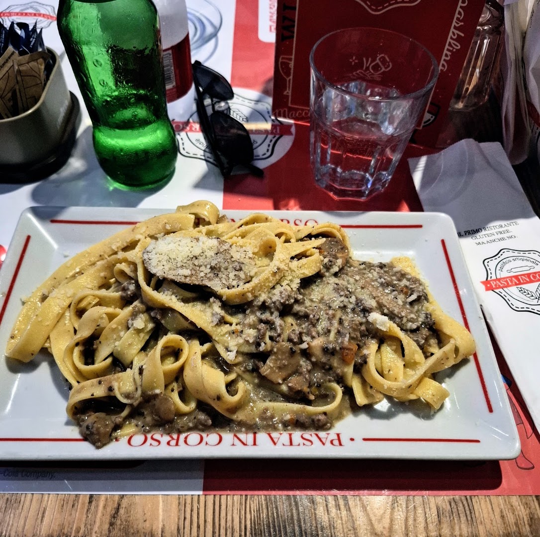Pasta in Corso Pantheon