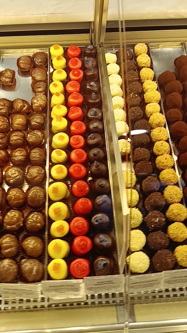 Pasticceria Amerigo Di Alippi Elena E Michele Sas, Mandello del Lario
