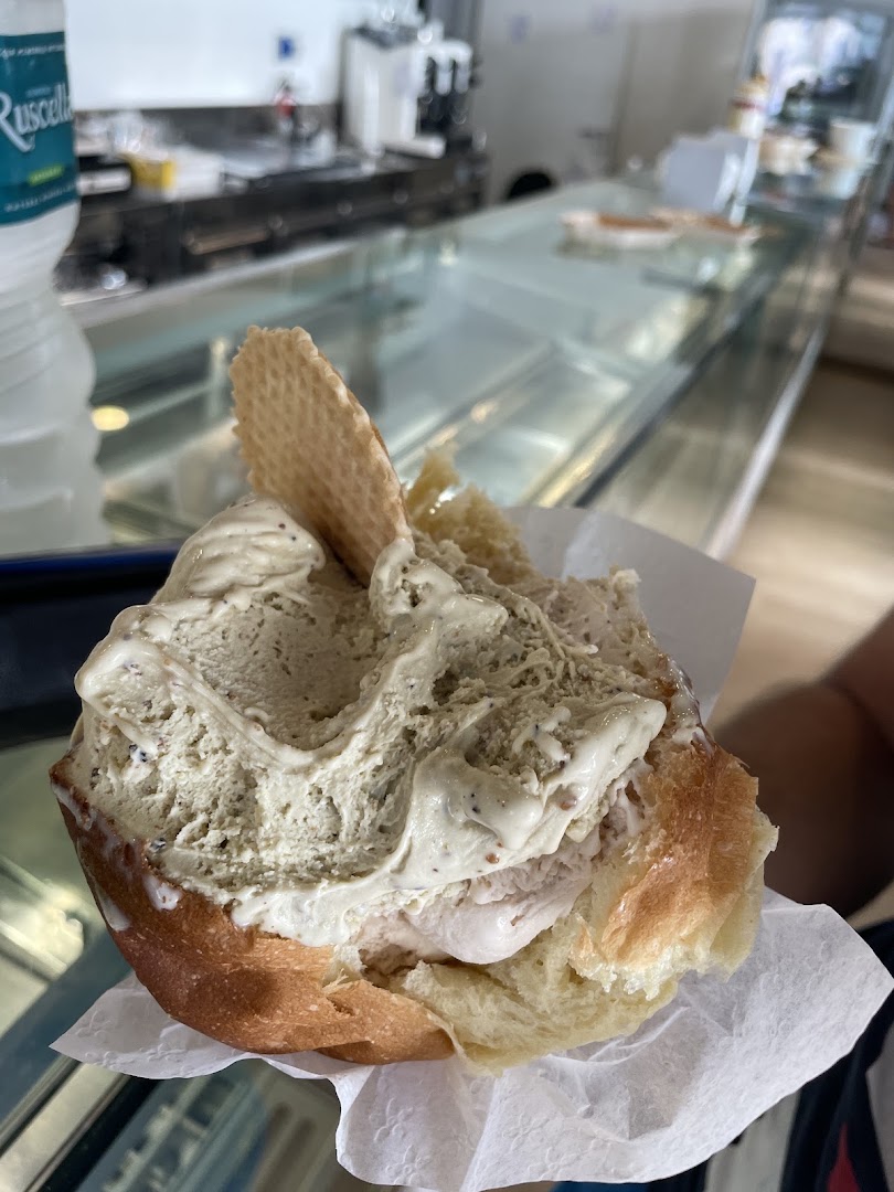 Pasticceria gelateria Benivegna, ciuri ciuri, l'arte del gelato