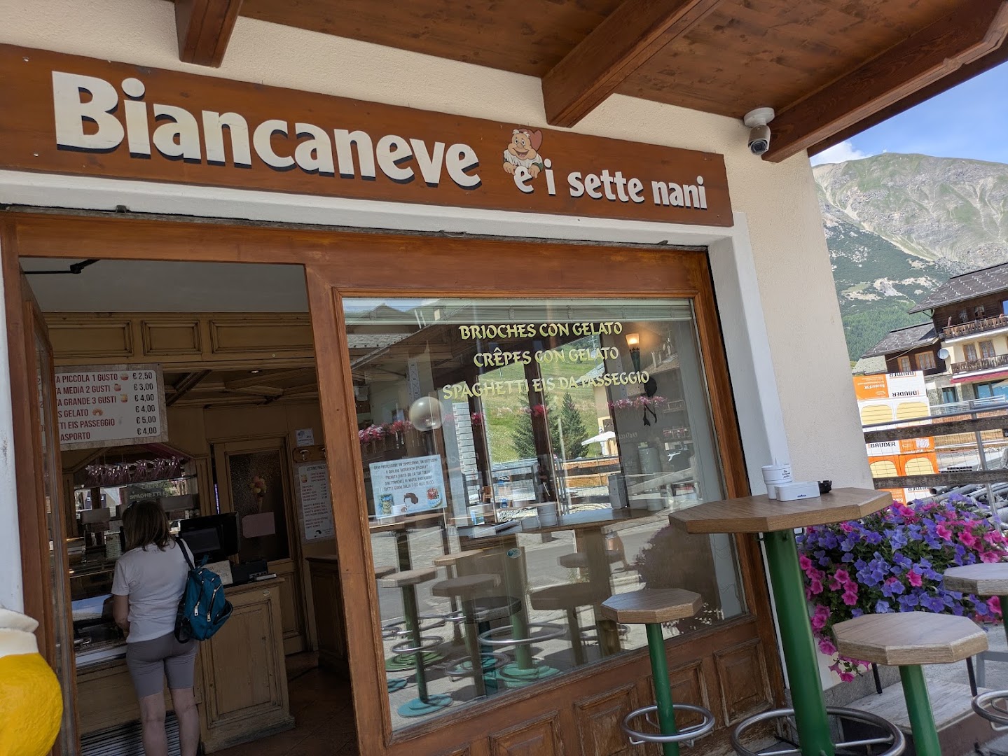 Pasticceria Gelateria Biancaneve e i sette nani