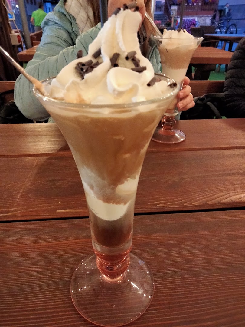 Pasticceria Gelateria Biancaneve e i sette nani
