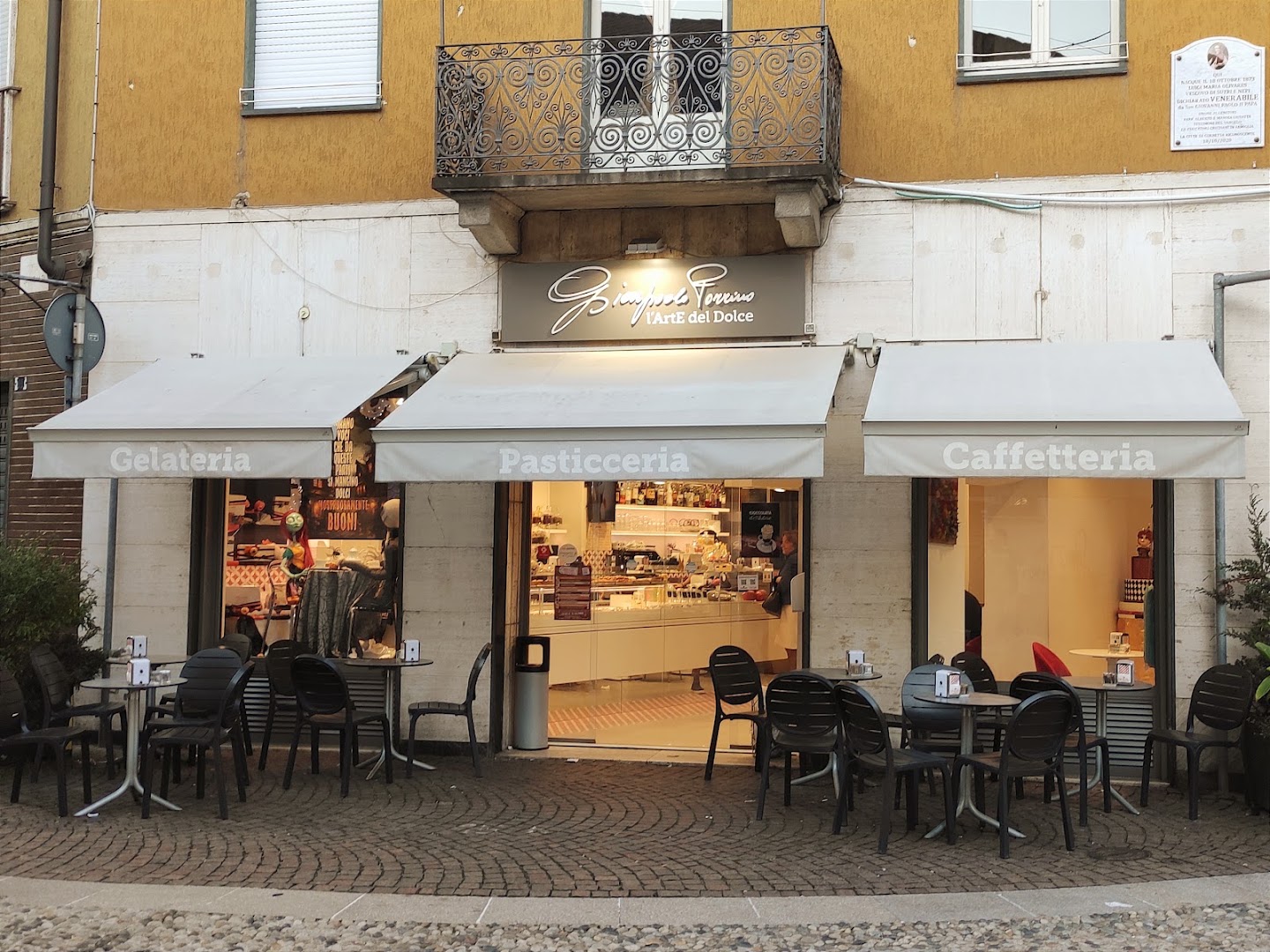 Pasticceria Gelateria Caffetteria Porrino Gian Paolo L'arte del dolce