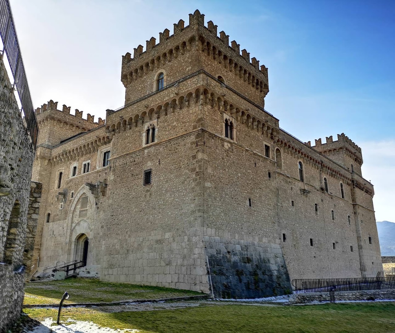 PASTICCERIA- GELATERIA - CIOCCOLATERIA - CASTELLO