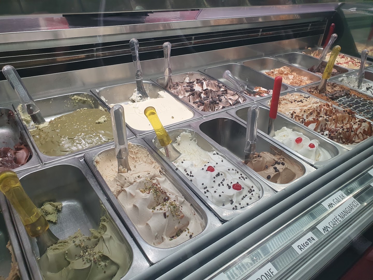 Pasticceria Gelateria Mangiafico - V.le Papa Paolo. Floridia