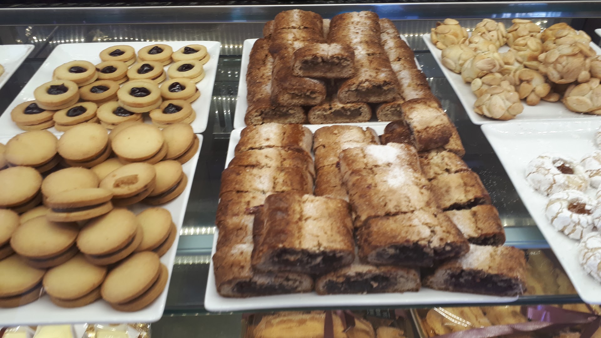 Pasticceria La Mimosa Dei F.Lli Roberto E Vincenzo Giuri E Co. S.A.S.