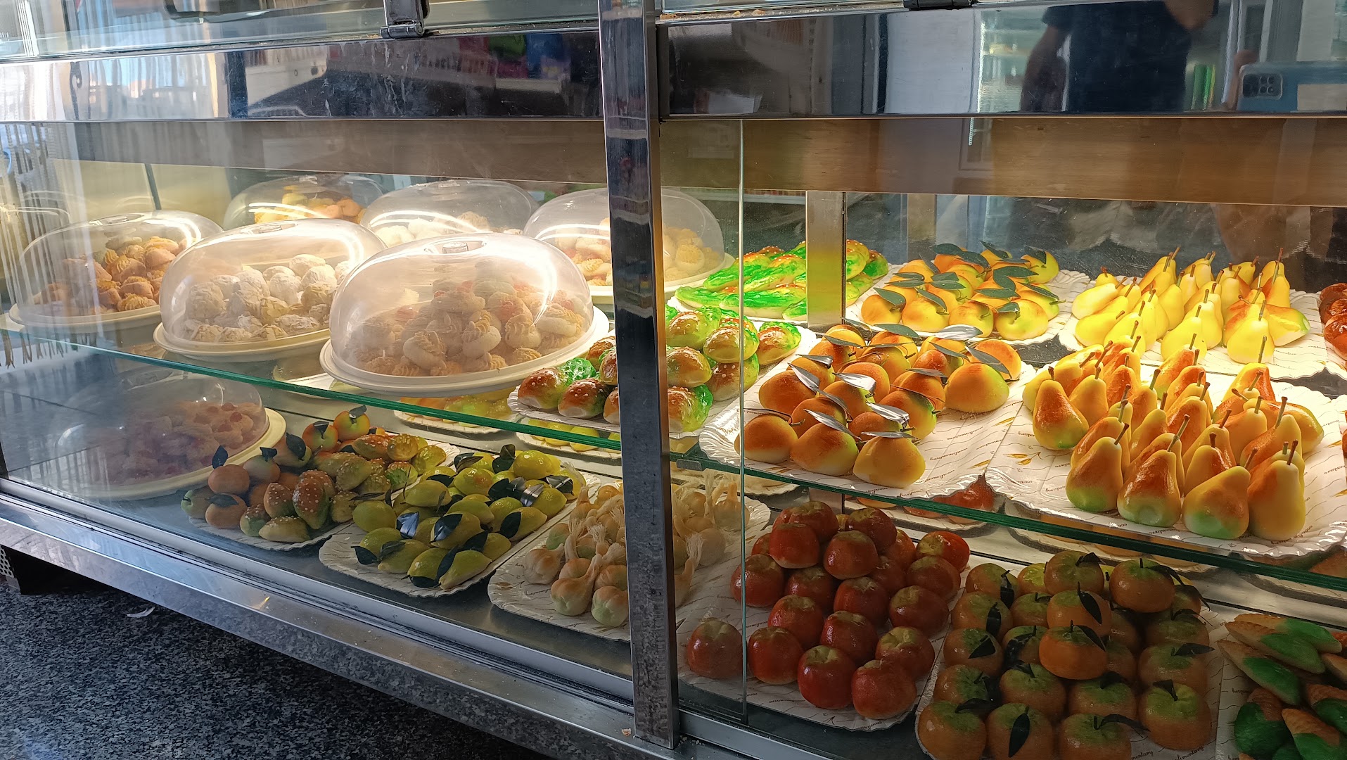 Pasticceria Lo Stagnone...laboratorio di pasticceria...tavola calda...gelateria