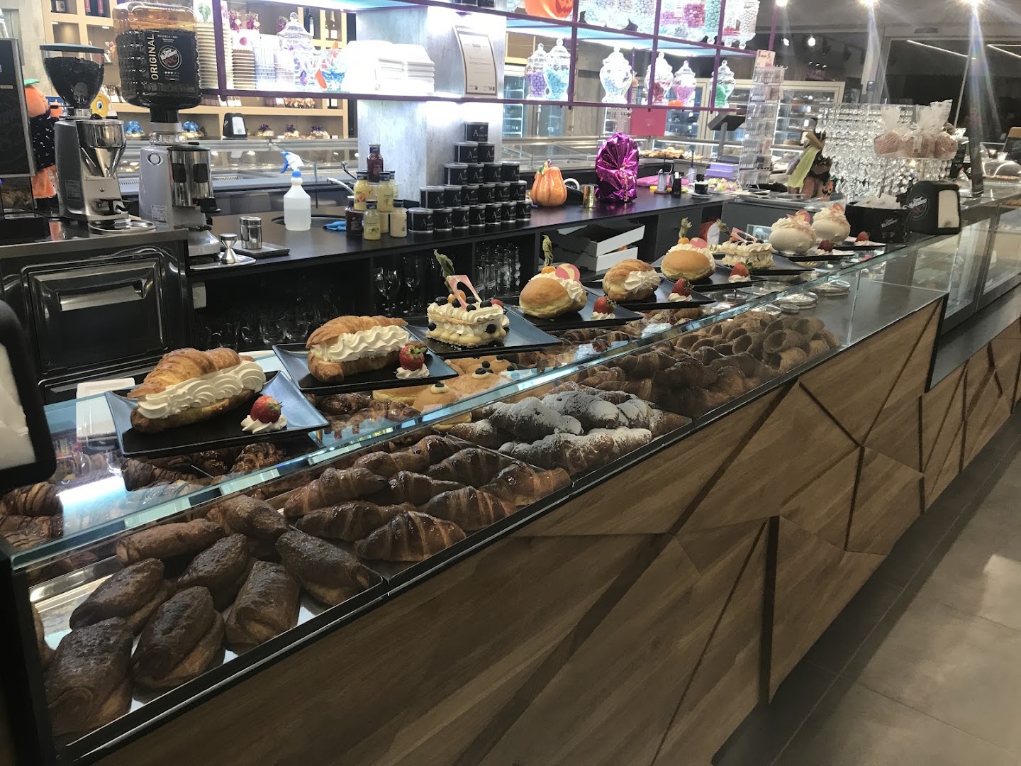 Pasticcini e dintorni S.n.c. Via Ferrero