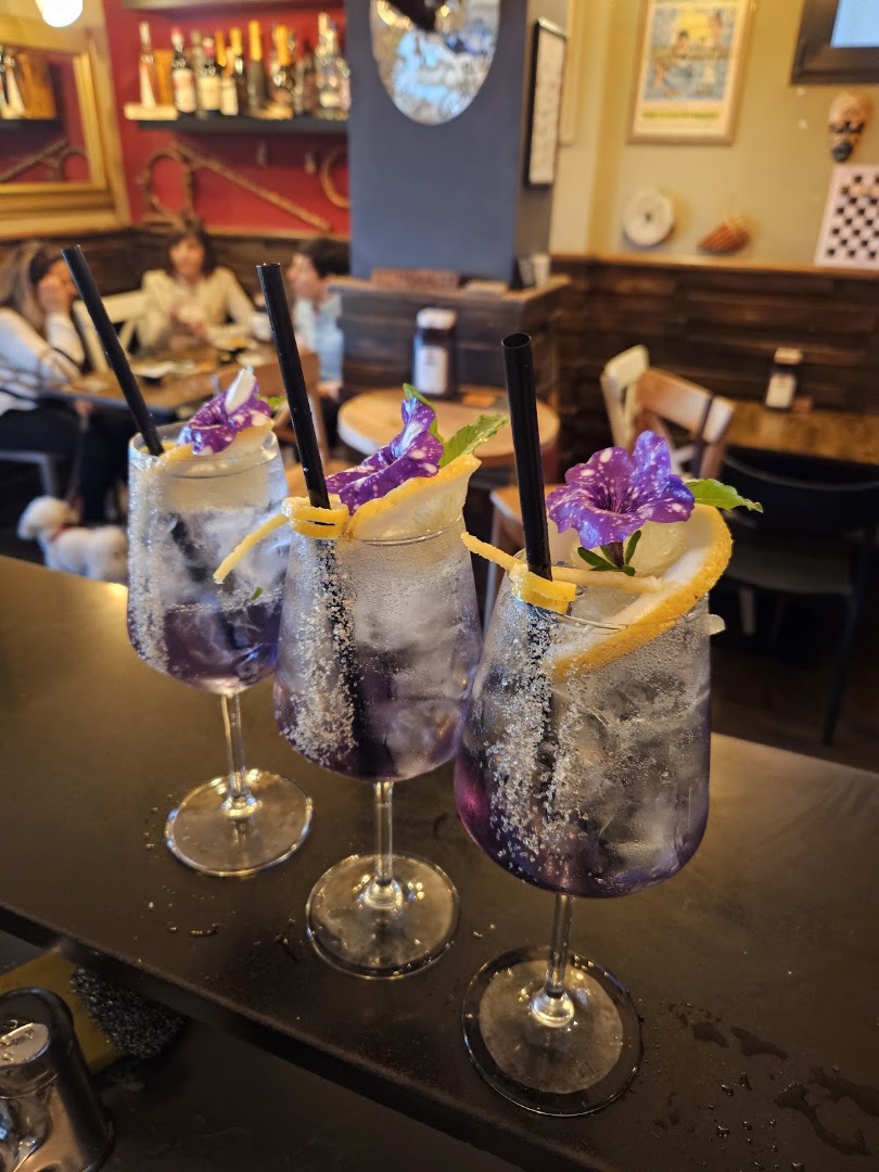 Pausa Caffé: cocktail and Wine bar