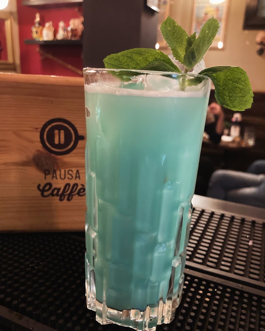 Pausa Caffé: cocktail and Wine bar