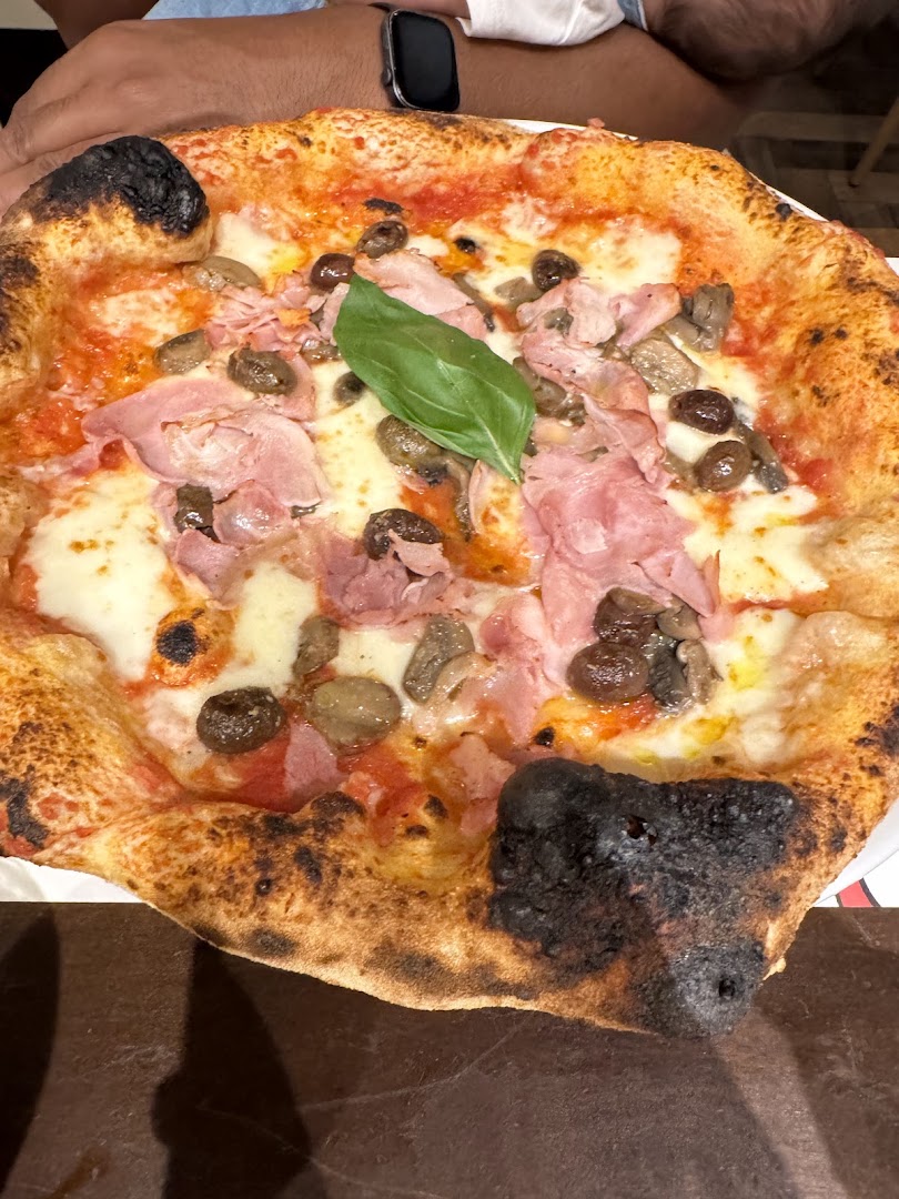 Peperino - Piazza Carignano, Torino